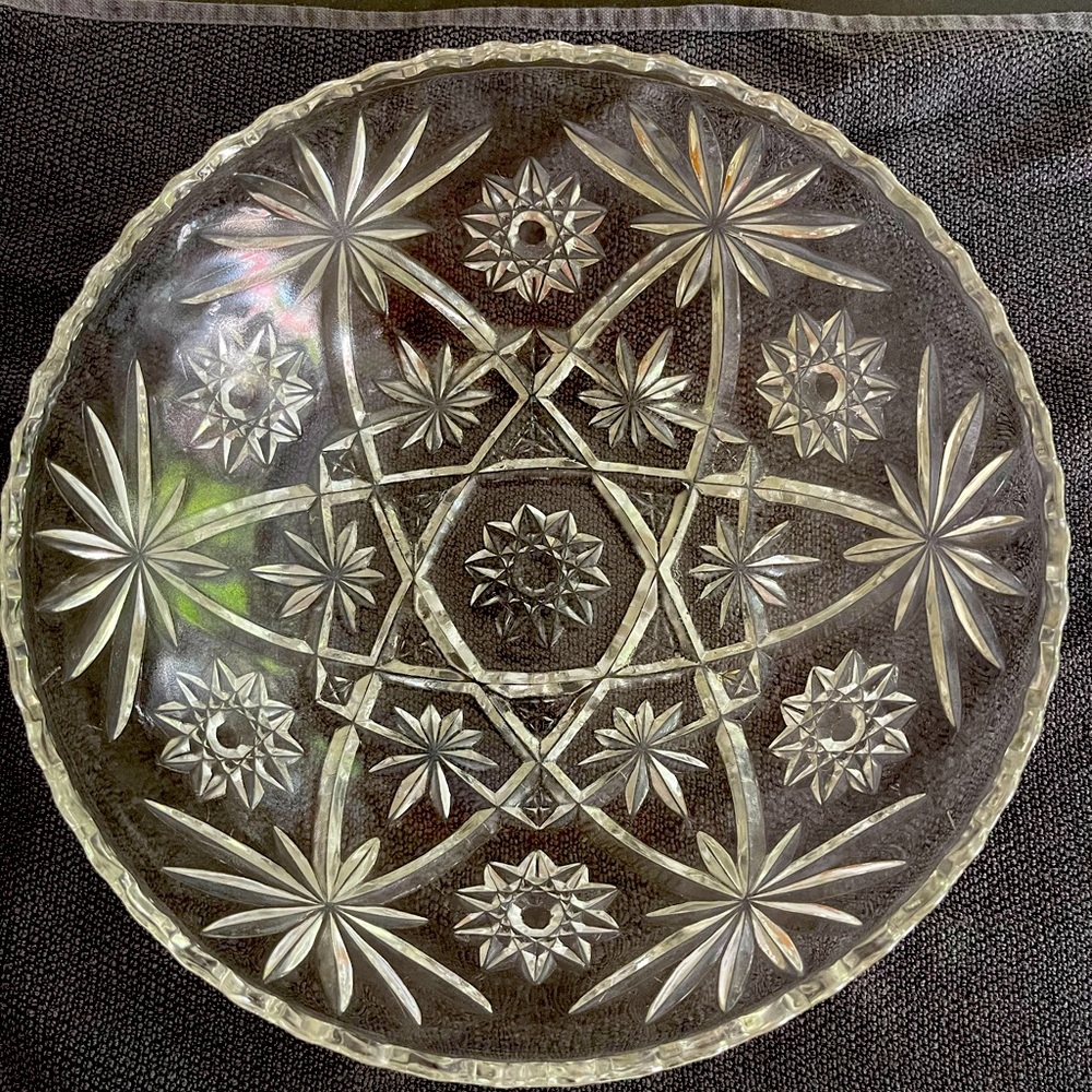 Anchor Hocking Star Of David Large Salad/Serving Bowl. 10.5”W x 3.75”H.